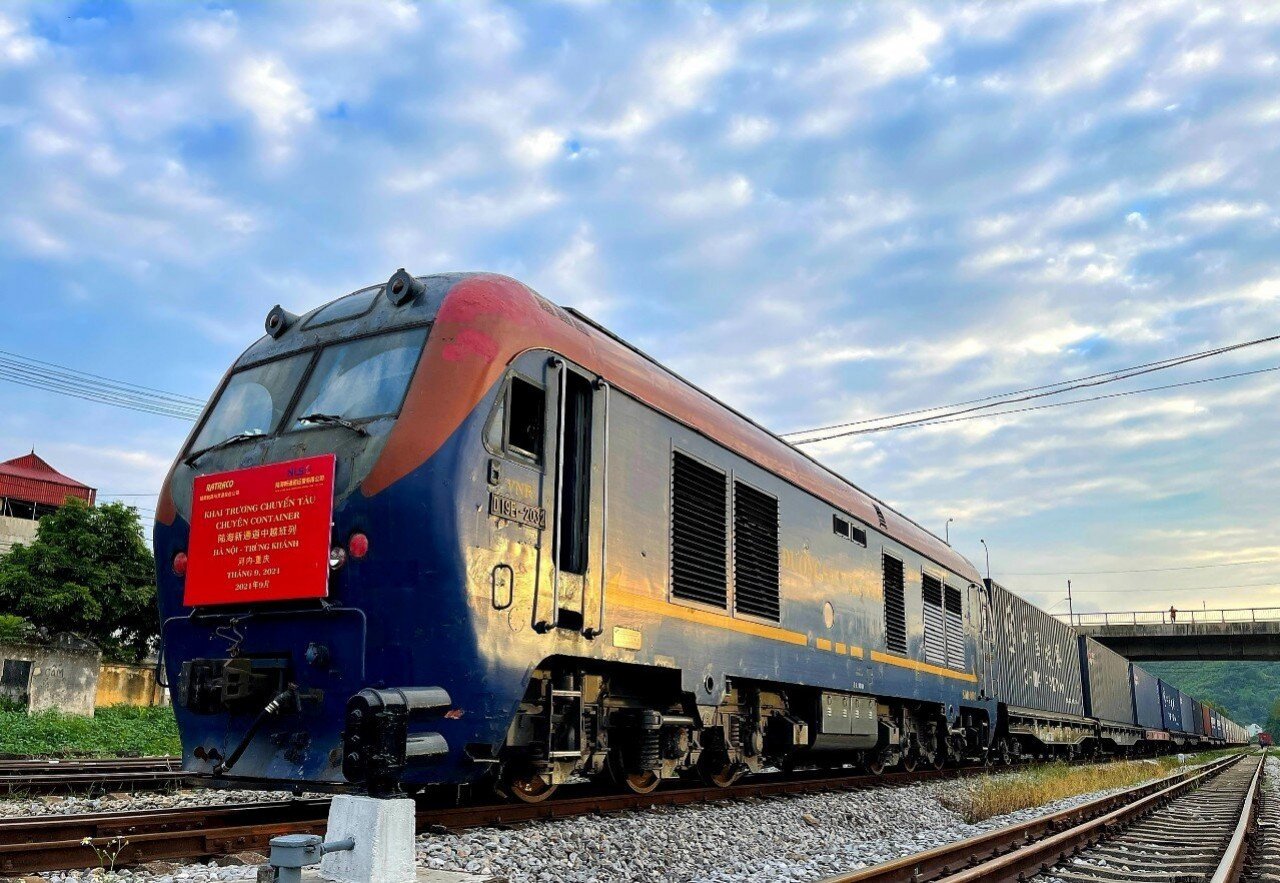 The first container train with the route Vietnam-Chongqing-Europe