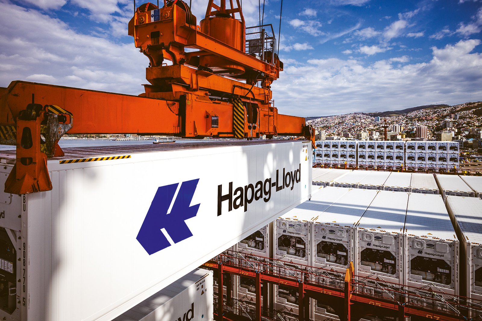 hapag-lloyd-equip-real-time-container-ship-control