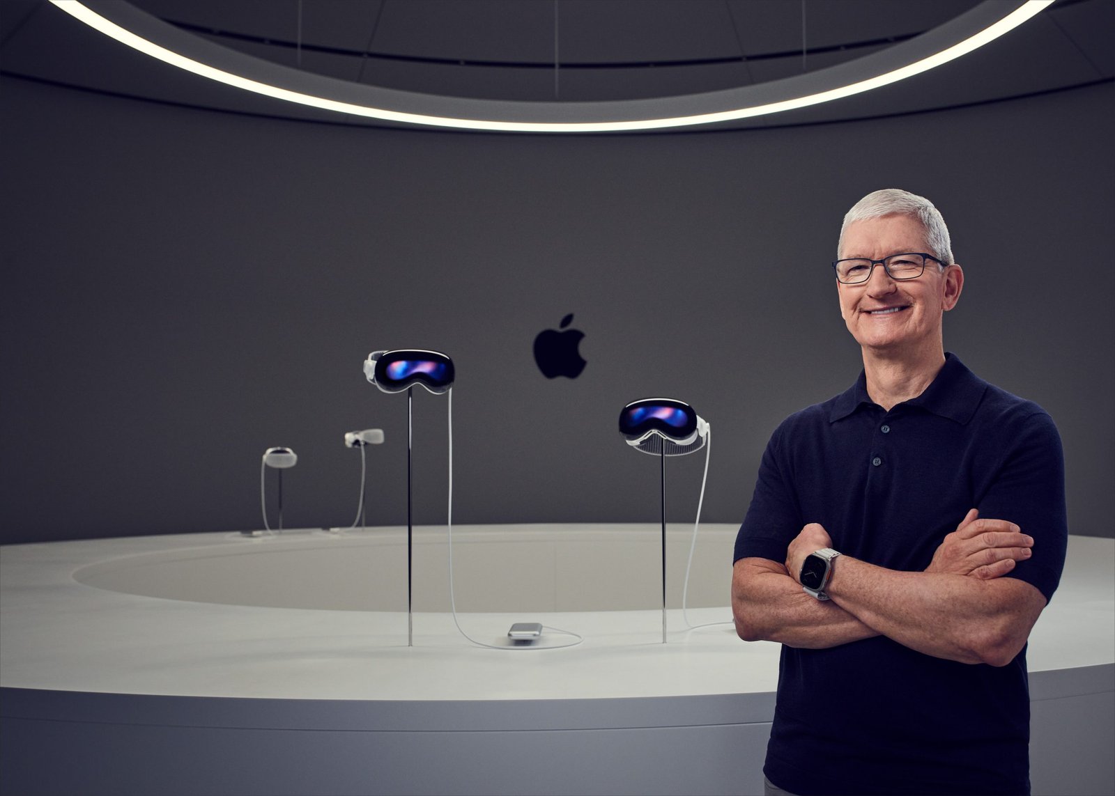 CEO Apple Tim Cook đã nhắc lại câu nói "One more thing" huyền thoại của Steve Jobs khi chuẩn bị cho màn ra mắt Vision Pro.